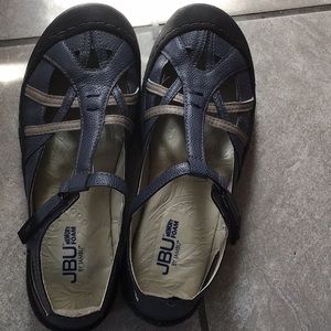 Like new Jambu shoes, 8